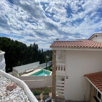 Spektakuläres Einfamilienhaus mit Meerblick, Gemeinschaftspool und großem Gästeapartment in Pino Alt
