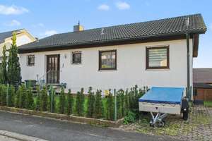 Große Südterrasse, Garten, Einliegerwohnung uvm.! Einfamilienhaus in ruhiger Lage von Aisch – Die vollständige Adresse der Immobilie erhältst du vom Anbieter., 91325 Adelsdorf – Vorschaubild 12