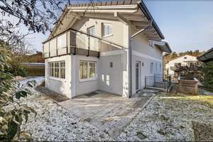 Exklusives Einfamilienhaus mit Aufzug und Doppelgarage – Die vollständige Adresse der Immobilie erhältst du vom Anbieter., 83561 Ramerberg – Vorschaubild 2