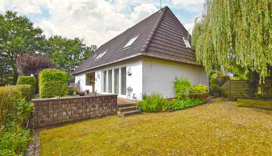 Bild von Dieses Haus bietet von allem reichlich: Fläche - Raumvielfalt - Möglichkeiten - Renovierungsbedarf