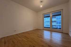 Große 2-Zimmerwohnung mit Balkon, Loggia und Einbauküche – Hedwig-Porschütz-Str. 13, 10557 Berlin – Vorschaubild 5