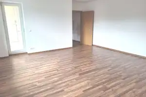 ***GEMÜTLICHE WOHNUNG MIT BALKON IM GEPFLEGTEM MFH-AUFZUG-TIEFGARAGENSTELLPLATZ*** – Philippstr. 8, 9130 Chemnitz – Vorschaubild 3