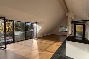 Lichtdurchflutete 3 Zimmer Dachgeschosswohnung Inmitten von München-Waldtrudering