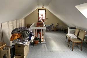 Für Selbstrenovierer: ruhige 2,5-Zimmer-DG-Galerie-Wohnung mit Sonnenbalkon in Altenfurt – Wittelsbacherstraße 23, 90475 Altenfurt, Moorenbrunn, Nürnberg – Vorschaubild 12
