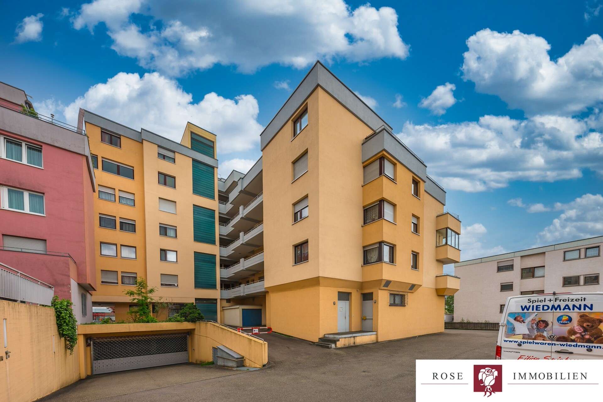 Aussichtsreiche 3,5 Zimmer Penthousewohnung mit großer Terrasse und TG-Platz in zentraler Lage, Rems Murr Kreis – Bild 2