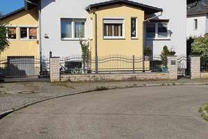 Freundliches Einfamilienhaus mit Wintergarten, Kamin, Garage & gewerblicher Nutzung wenn gewünscht