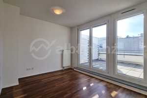 Ihr eigenes Reihenmittelhaus mit TG und Dachterrasse! Neuwertig, zentrumsnah und einzugsbereit! – Reutlingen (Kreis) – Vorschaubild 1