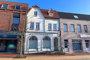 WOHN- UND GESCHÄFTSHAUS IN BESTER LAGE IN LECK mit 2 PKW-Stellplätzen
 – Die vollständige Adresse der Immobilie erhältst du vom Anbieter., 25917 Leck – Vorschaubild 1