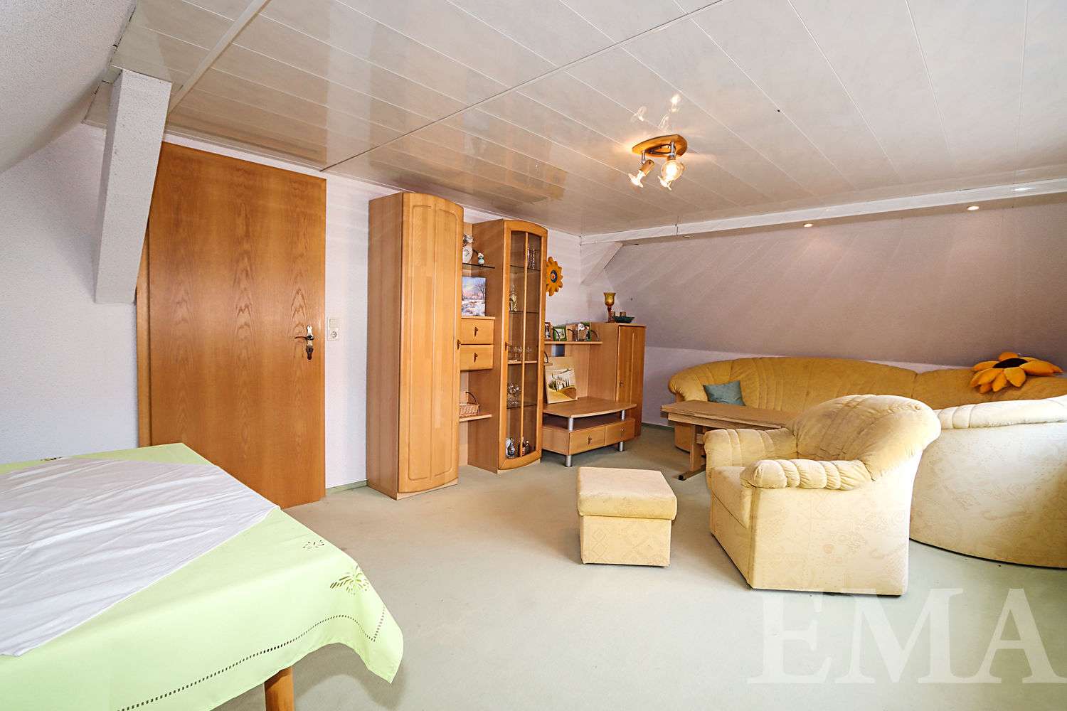 Immobilie in Kotzen - Wohnen auf großem Grund – Zweifamilienhaus mit vielen Möglichkeiten - Bild 3