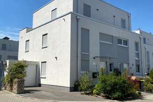Moderne Stadtvilla am Eck - Kubus pur