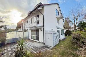 Traumhafte und charmante REH mit hervorragender Raumaufteilung mit Garten und Garage in ruhiger Lage – Die vollständige Adresse der Immobilie erhältst du vom Anbieter., 81825 Waldtrudering, München – Vorschaubild 1