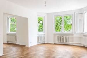 Frisch sanierte 2-Zimmer Wohnung mit traumhaftem Wohn-Essbereich!