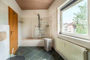 Gepflegte 3,5-Zimmer-Wohnung mit Garage in zentraler Lage von Singen – Die vollständige Adresse der Immobilie erhältst du vom Anbieter., 78224 Singen (Hohentwiel) – Vorschaubild 8