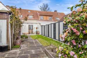 Reihenmittelhaus mit ausgebautem Dachgeschoss, Vollkeller und Doppelgarage in Ohlenhof – Die vollständige Adresse der Immobilie erhältst du vom Anbieter., 28239 Ohlenhof, Bremen – Vorschaubild 1