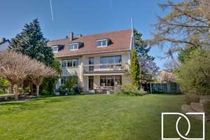 Traumhafte Ruheoase! Elegantes Stadthaus mit 700m² Grundstück, Pool und einzigartigem Garten – Die vollständige Adresse der Immobilie erhältst du vom Anbieter., 90439 St. Leonhard, Nürnberg – Vorschaubild 1