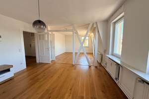 Lichtdurchflutete 4-Zimmer-Wohnung mit Balkon, Garage & Einbauküche in der Südweststadt – Die vollständige Adresse der Immobilie erhältst du vom Anbieter., 75173 Südweststadt, Pforzheim – Vorschaubild 2