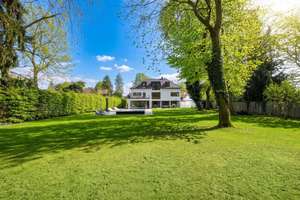 Moderne Architektenvilla mit exklusivem Interior-Konzept, Lift, Spa-Lounge, Home-Gym und Outdoorpool