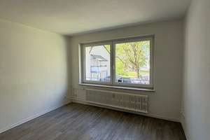 Überzeugen Sie sich selbst: Schöne renovierte 2-Raum Wohnung mit Tageslichtbad + Balkon! – Im Westerbruch 73, 45327 Katernberg, Essen – Vorschaubild 3