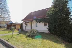Viel Platz: Gepflegtes Einfamilienhaus mit Garten, Sauna und Doppelcarport in sehr ruhiger Lage – Sächsische Schweiz-Osterzgebirge (Kreis) – Vorschaubild 1
