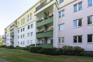 Einziehen und wohlfühlen – 3 - 4 Zimmerwohnung in Lichtenrade – Die vollständige Adresse der Immobilie erhältst du vom Anbieter., 12305 Lichtenrade, Berlin – Vorschaubild 2