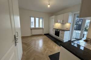 MAXVORSTADT | neu renovierte 2,5-Zimmer-Wohnung mit Wohnküche & Parkett & Balkon & Videosprechanlage