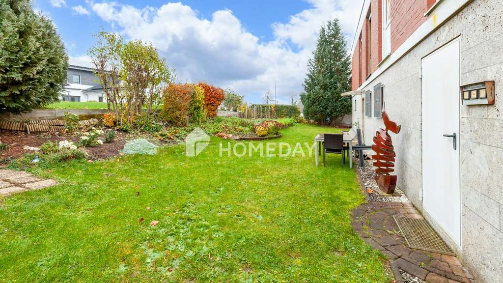 Immobilie in Beratzhausen - Charmantes Einfamilienhaus in ruhiger Lage mit Kamin, Loggia und gepflegtem Garten
 - Bild 4