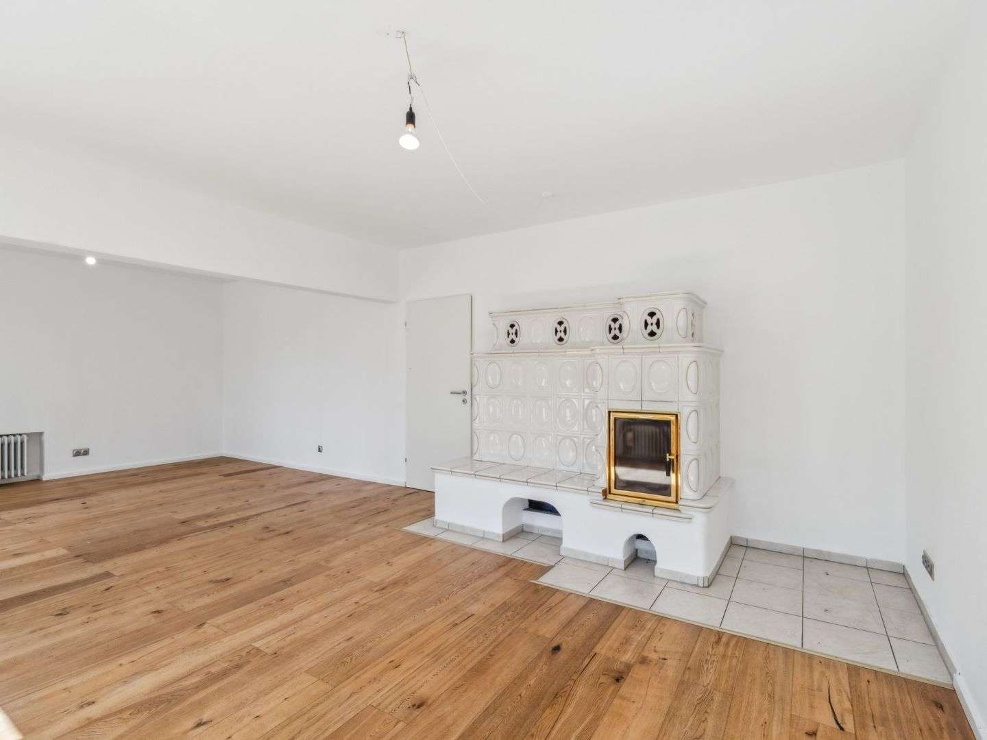 Immobilie in Hünstetten - Modernes ebenerdiges Haupthaus mit zusätzlichen 4 voll vermieteten Wohnungen in idyllischer Lage  - Bild 1