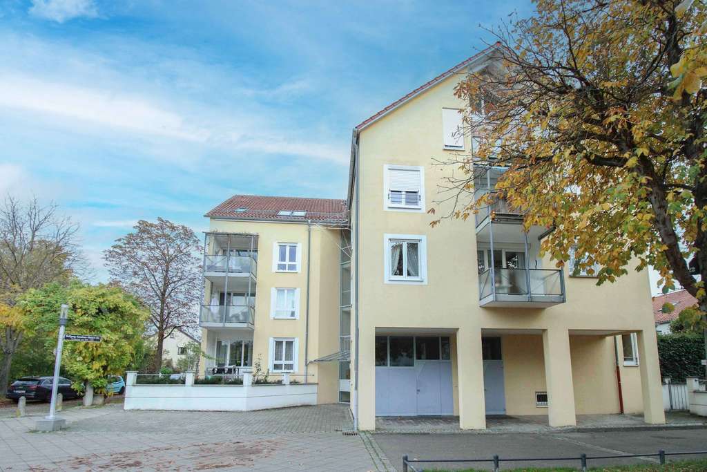 Gepflegte 2-Zimmer-Wohnung mit Terrasse, Gartenanteil und TG-Stellplatz in Kornwestheim