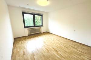 Helle, voll-renovierte 2,5 Zimmer Wohnung m Einbauküche u Balkon in Oberhausen-Styrum – Schlägelstraße 55, 46045 Styrum, Oberhausen – Vorschaubild 4