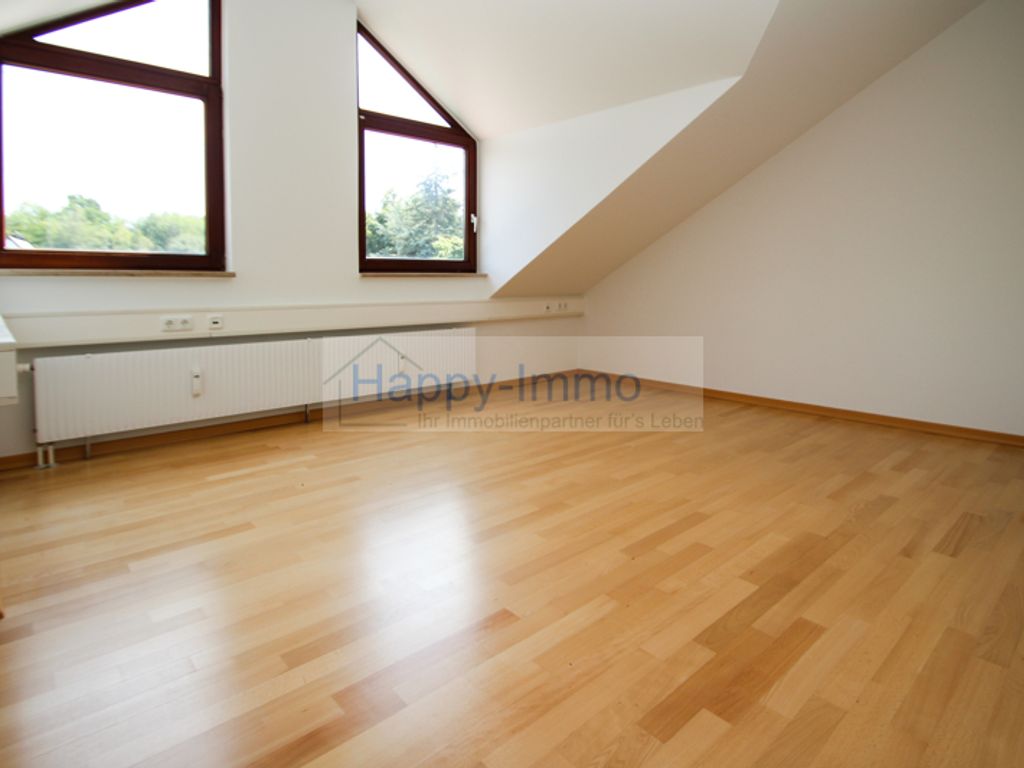 1 oder 2 Bürozimmer im Dachgeschoß zur Untermiete in Bürogemeinschaft