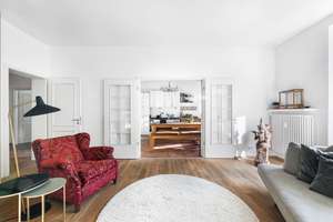 Helle und stilvolle Altbauwohnung mit Aufzug direkt in die Wohnung und zwei Balkonen – Die vollständige Adresse der Immobilie erhältst du vom Anbieter., 80335 Sankt Benno, München – Vorschaubild 3
