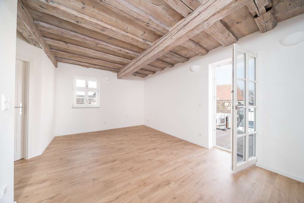 Immobilie in Aurachtal - Hochwertig kernsanierte 3-Zimmer-Wohnung  Balkon und historischem Charakter für Eigennutzer oder Inv - Bild 0