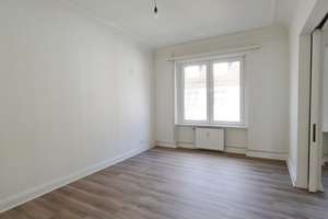 Stilvolle, renovierte 3-Zimmer-Wohnung mit Einbauküche in Oberbarmen – Liegnitzer Str. 44, 42277 Oberbarmen, Wuppertal – Vorschaubild 2