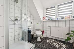 Großzügiges Mehrfamilien- o. Mehrgenerationenhaus in sehr gepflegtem Zustand m. schöner Gartenanlage – Die vollständige Adresse der Immobilie erhältst du vom Anbieter., 52080 Haaren, Aachen – Vorschaubild 22
