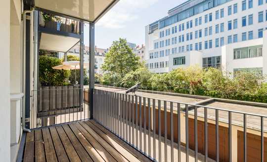 Am Philosophenplatz - Stilvolle 4-Zimmer-Stadtwohnung mit zwei Balkonen!
