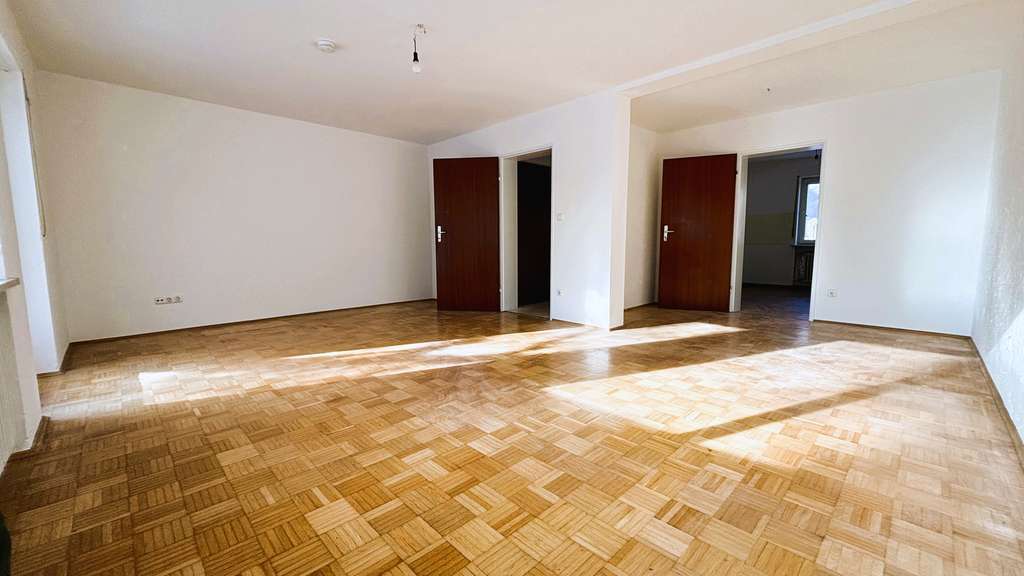 Immobilie in Gröbenzell - Sanierungsbedürftige Doppelhaushälfte in ruhiger und zentrumsnaher Lage Gröbenzell - Bild 2