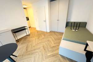 Direkt zu Innenhof mit EBK und Balkon! Mitten in Adlershof! – Glienicker Weg 136, 12489 Adlershof, Berlin – Vorschaubild 2