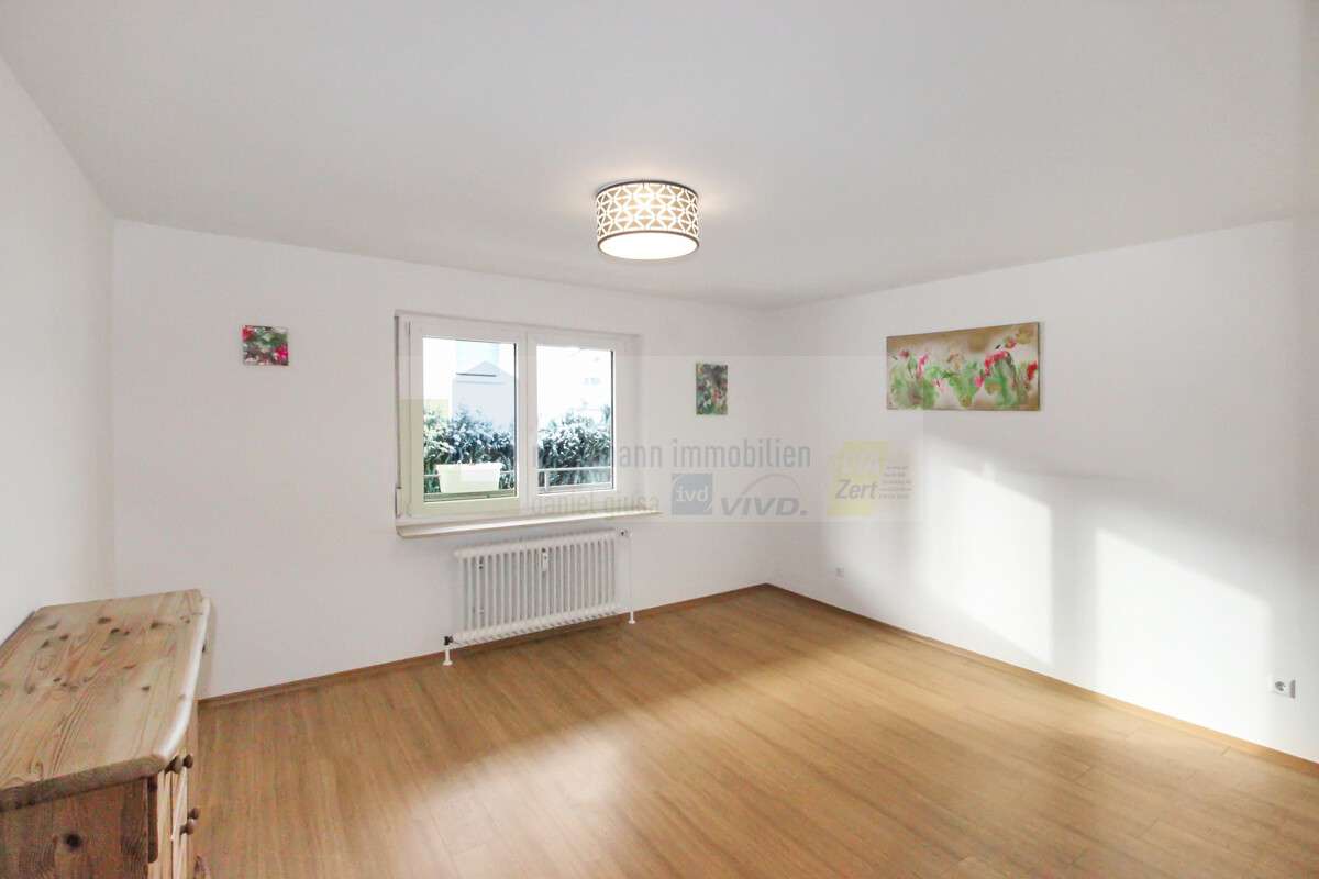 Immobilie in Brigachtal - Einziehen und wohlfühlen! Platz für Leben und Zukunft: Großzügige 3 -Zimmer-Wohnung mit Südbalkon un - Bild 0