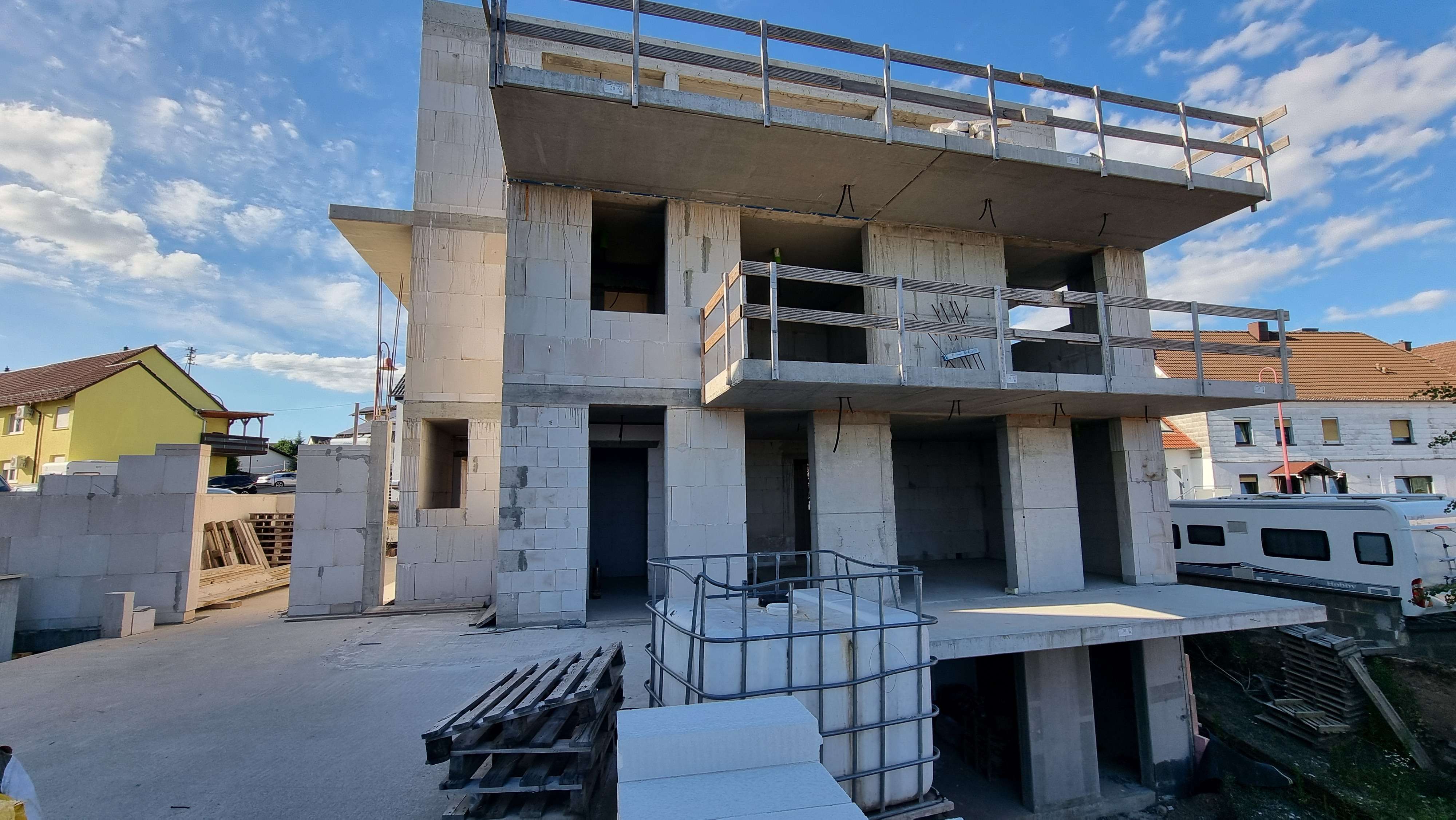 Rohbau eines 2-3 Familienhauses in schöner Wohnlage von Gries, Kusel Kreis – Bild 1