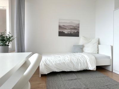 🏡 Möbliertes Zimmer frei in moderner 6er-WG – Wasgaustraße 45, Frankfurt am Main! - ab dem 01.09