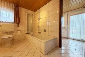 TOP-Preis...die Modernisierung kann starten.
4 Zimmer auf 131 m². Herrliches Grundstück.
Südstadt. – Die vollständige Adresse der Immobilie erhältst du vom Anbieter., 78050 Villingen, Villingen-Schwenningen – Vorschaubild 7