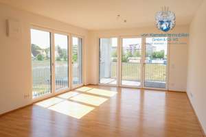 Einmalige Aussichtslage: 3 Zi.-Whg., Balkon, EBK, Gäste WC, Aufzug, Keller, TG-Stellplatz
