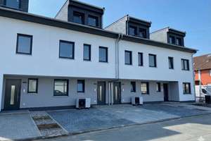 Neuwertiges Reihenmittelhaus Modern, groß,  neuwertig. Energie A+. Kapitalanlage / späterer Eigenbed – Die vollständige Adresse der Immobilie erhältst du vom Anbieter., 61118 Bad Vilbel – Vorschaubild 2