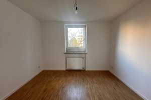 Geräumige 3,5-Zimmer-Wohnung mit Balkon in Schweinau zu vermieten – Olivenweg 50, 90441 Nürnberg – Vorschaubild 9