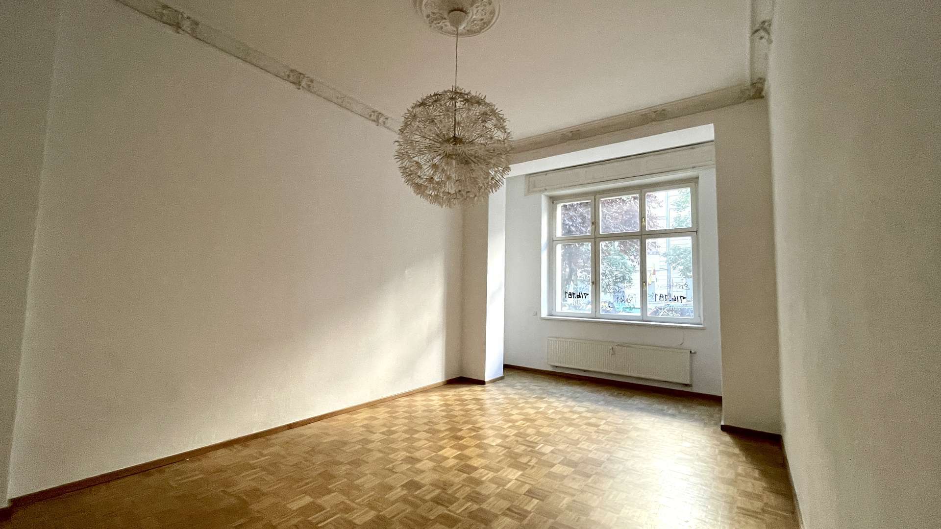 Bezugsfrei! Geräumige Erdgeschosswohnung mit Mini-Terrasse in begehrtem Winsviertel, Berlin – Bild 4