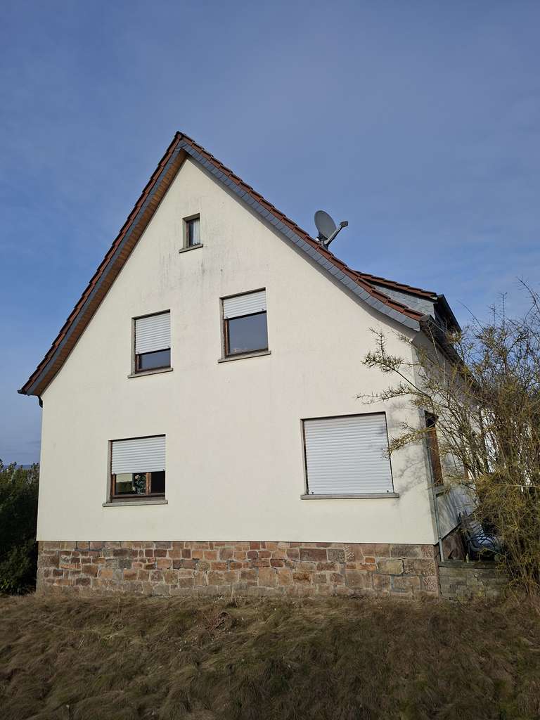 Immobilie in Großenlüder - Geräumiges Zweifamilienhaus mit 7 Zimmern und Garage in Großenlüder Bimbach - Bild 3