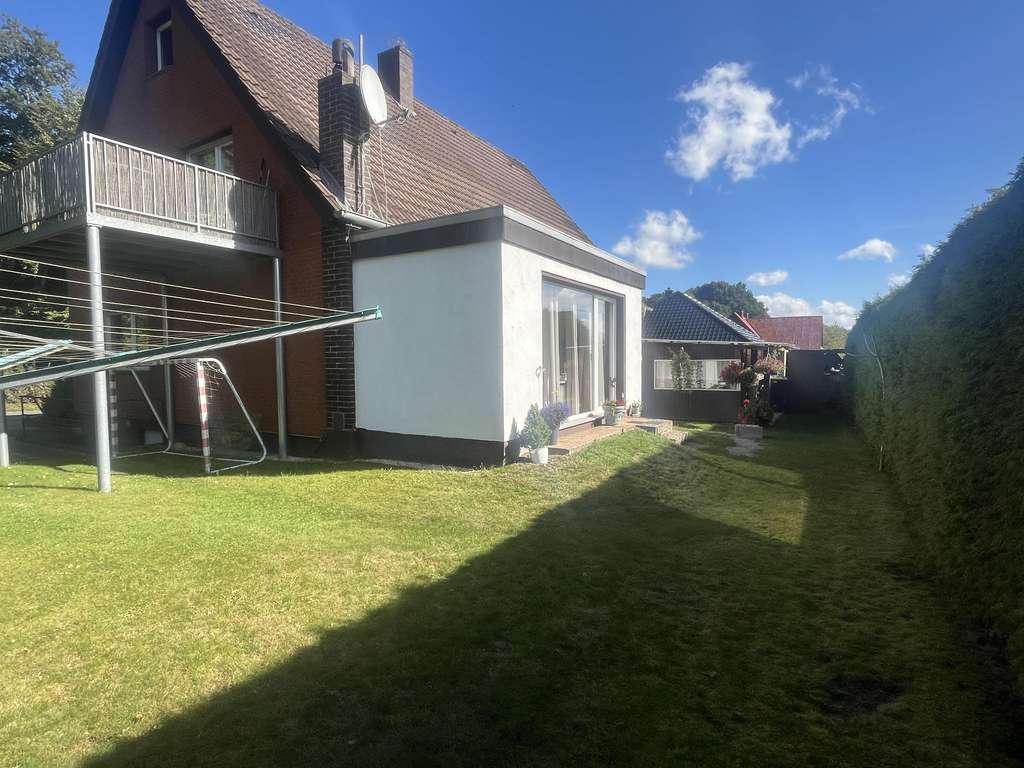 Immobilie in Dörentrup - Gepflegtes Zweifamilienhaus in ruhiger Wohnlage von Dörentrup–Ortsteil - Bild 2