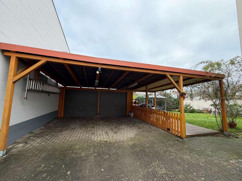Doppelgarage und Carport
