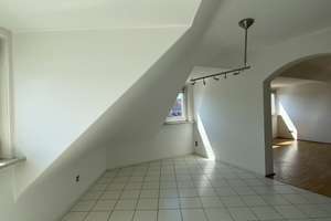 Großzügige 2,5-Zimmer Dachgeschosswohnung mit EBK – Schloßstr. 2, 45355 Borbeck-Mitte, Essen – Vorschaubild 6