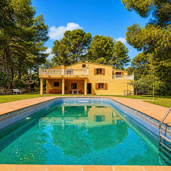 Haus mit über 5.000 m² Grundstück, Pool und 2 Brunnen